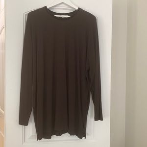 Long knit top with velvet detail at neck